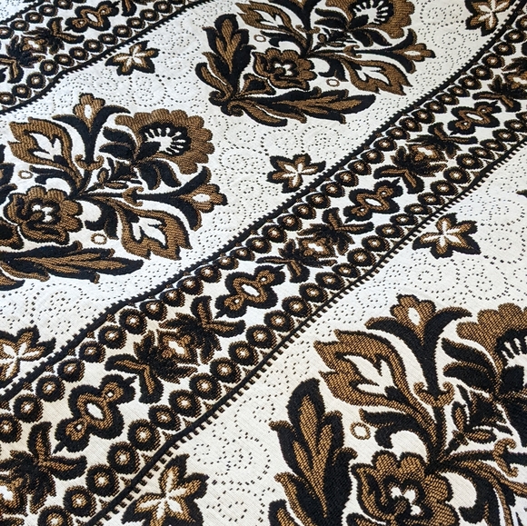 Vintage Italian Bedspread - Picture 3 of 11